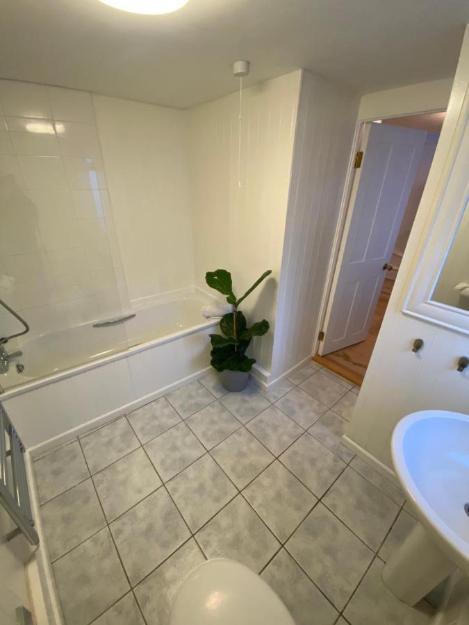 Cheerful One Bedroom Cottage In Mousehole. Exterior foto